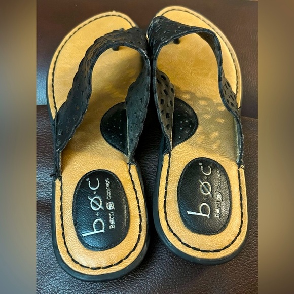 Born Concepts Black Eyelet Sandals boc size 8M leather Summer Beach Thongs - Picture 11 of 16